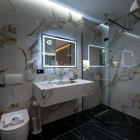 Grand Aita Hotel Radhimë