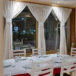 호텔 Grand Aita Radhimë